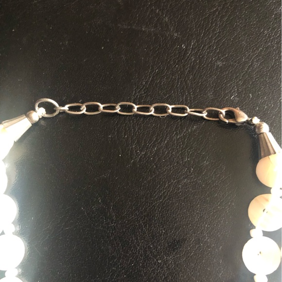 Round shell necklace - Picture 4 of 4